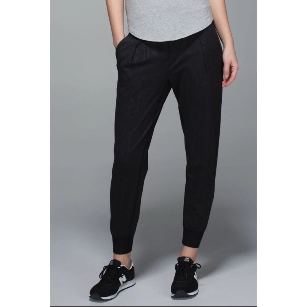 Lululemon Street To Studio Pant II Black Snakeskin Python Print Joggers Womens M